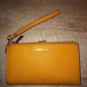 Michael Kors Wristlet / Wallet